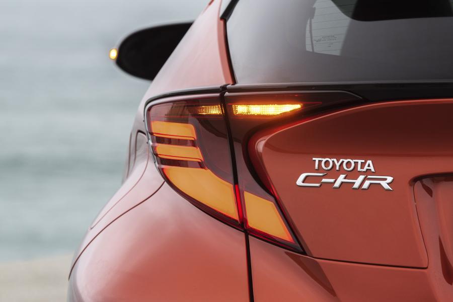 Детали экстерьера Toyota C-HR Hybrid 2019 года  (WW) (фото 104 из 174)